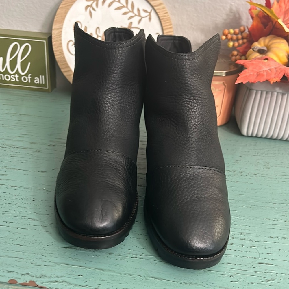Sorel Cate Cut out Boots SZ 8